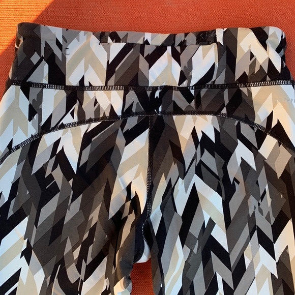 Nike Dri-Fit Capris - Picture 5 of 7